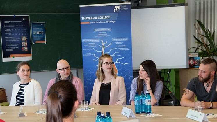 Ministerpräsident Woidke auf "ZukunftsTour Jugend" an der TH Wildau