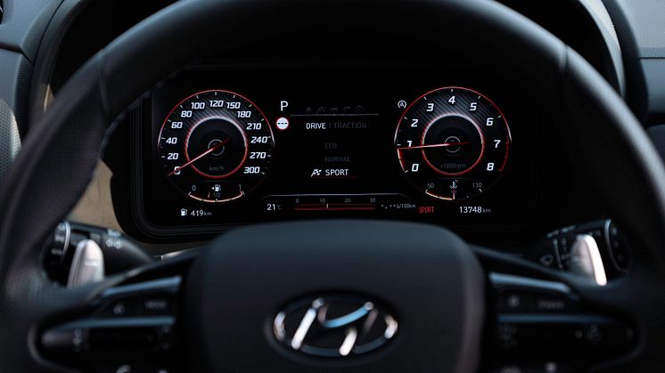 hyundai-kona-n-test-drive-sonic-blue-details-06
