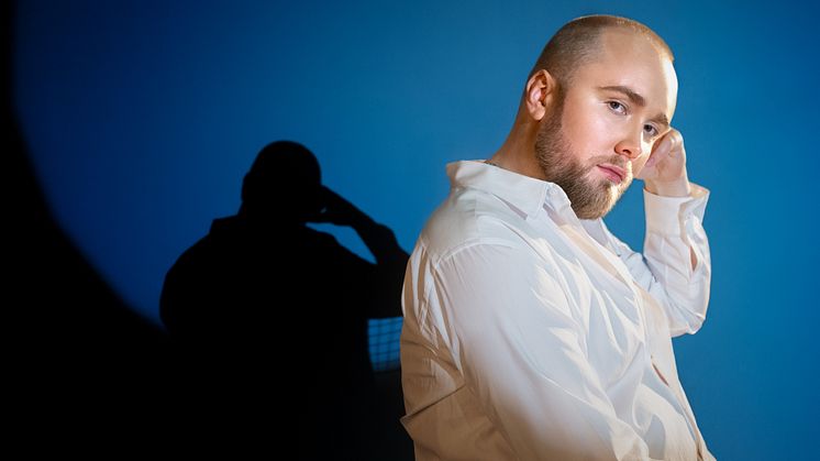 Rusning till Edvin Törnbloms show Bögen är lös (i magen) – släpper extraföreställningar