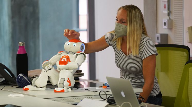 Janine Breßler, Mitarbeiterin im Studiengang Telematik an der TH Wildau, berichtet in der ersten Podcast-Folge „Die Zukunftsgeschichte“ über ihren Werdegang und ihren Arbeitsalltag an der Wildauer Hochschule. (Bild: TH Wildau)