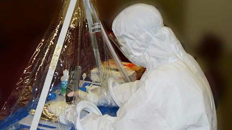 Dr. Helena Malmström conducting on-site sampling of bone matrial in a mobil sampling lab.