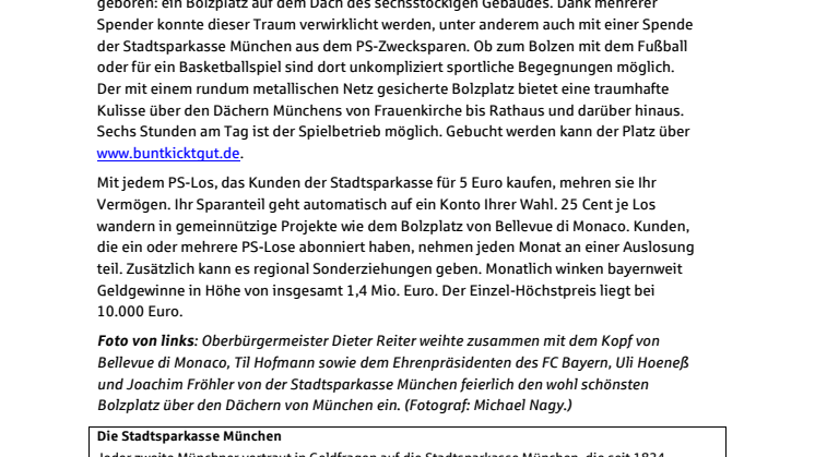 Münchens schönster Bolzplatz über den Dächern der Stadt