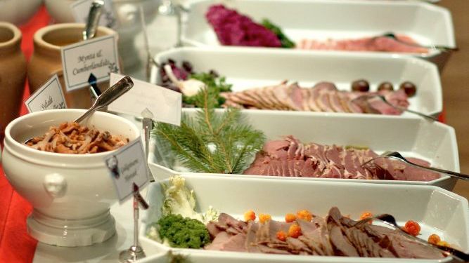 Kråkbärssill och vildsvin på Tyrols Vilda Julbord