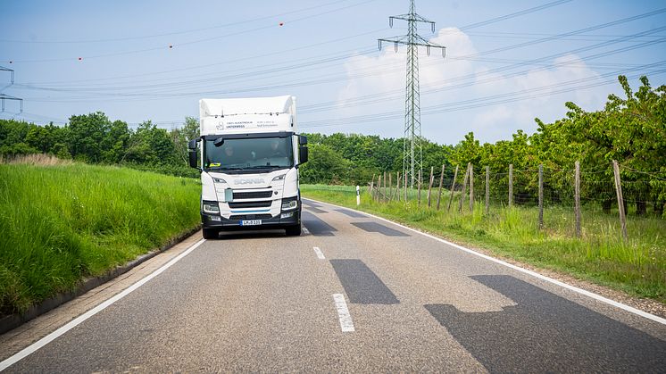 Für die Schulungsfahrt der Lkw-Fahrer von Bona diente eine topografisch und verkehrstechnisch abwechslungsreiche Strecke rund um Koblenz.