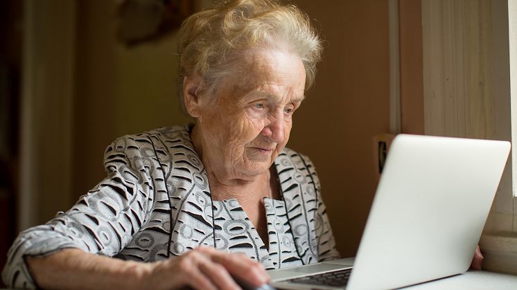 Internet ger en extra möjlighet att hålla kontakten med nära och kära på distans. Foto: Shutterstock (All rights reserved)