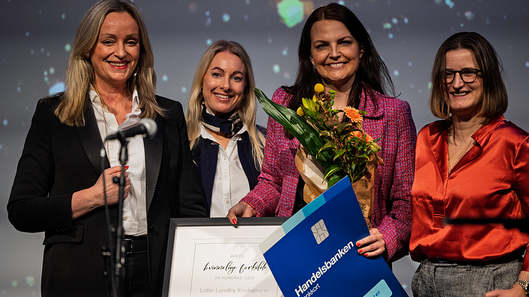 Lotte Lundby Kristiansen ble i dag kåret til Årets kvinnelige forbilde på Romerike. Her avbildet sammen med deler av juryen. Foto: NOVA Spektrum.