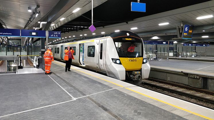 The first Class 700 test train into London Bridge, platform 5