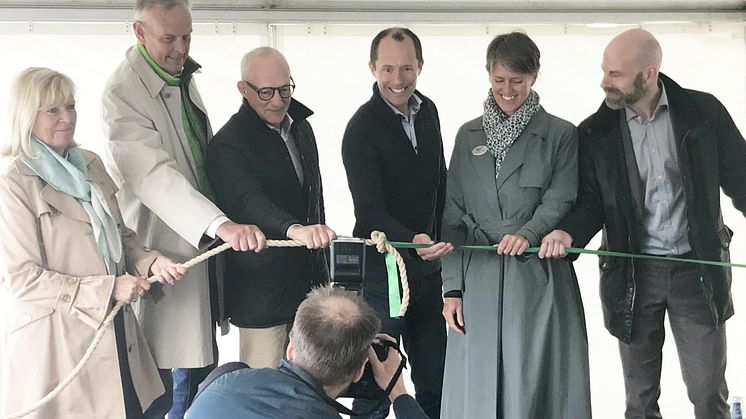 Det symboliska första spadtaget togs genom att "binda ihop utvecklingen av staden med Masthuggskajen". 
