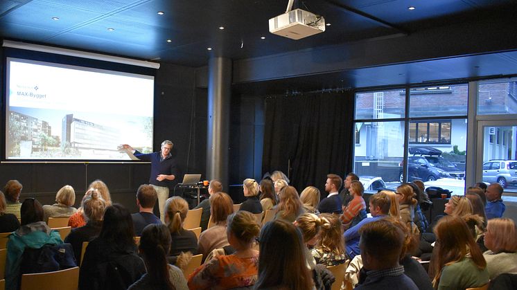 Grønn Byggallianse opplever stor etterspørsel etter kurs og arrangementer. Nå utvider vi kurstilbudet innen Grønn eiendomsdrift. Illustrasjonsbilde fra et annet arrangement.