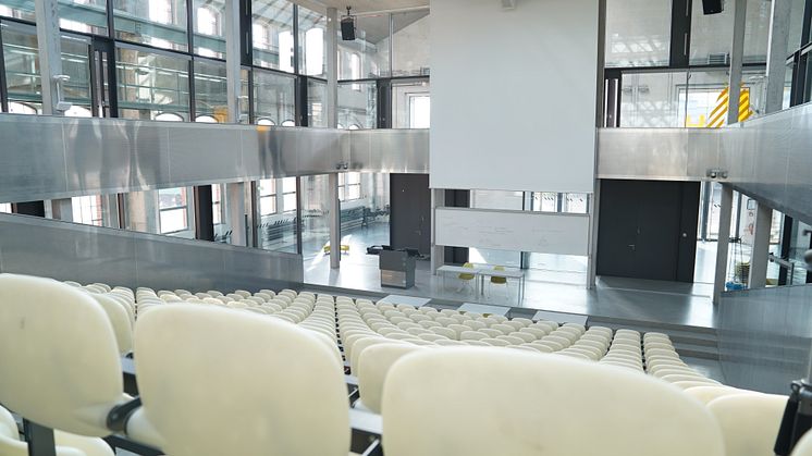 Herausforderungen der zukünftigen Verwaltung wie Fachkräftemangel, Digitalisierung, Nachhaltigkeit und Finanzausstattung sind Themen des Wildauer Verwaltungstages am 13. September auf dem Campus der TH Wildau in Halle 14 (im Foto, Bild: TH Wildau).