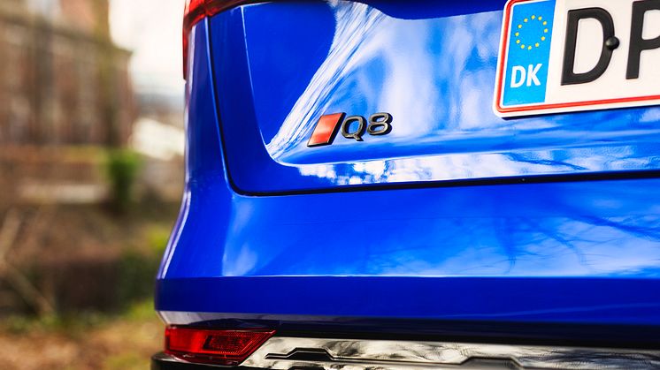 Audi Q8 e-tron (Ultrablå metallak)