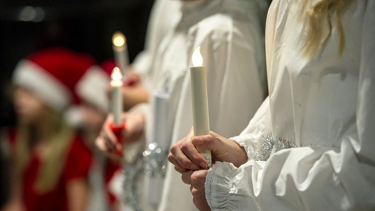 Årligt luciafirande med kulturskolans körer och prisutdelning till vinnarna av pepparkakstävlingen Bräckliga Bruna Byggen.