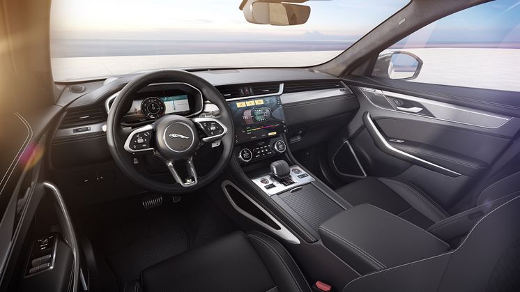 Jag_F-PACE_22MY_04_Ebony_Interior_110821