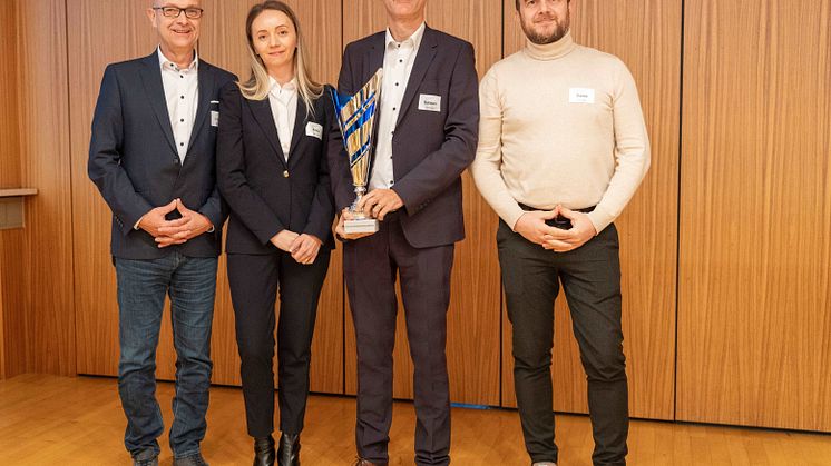 Von links nach rechts: Geschäftsführer Frank Gilpert, Anca Petra, Salwan Alkuti, Damir Radovanac