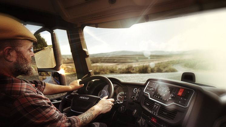 IVECO lancerer opsigtsvækkende stemmestyret førerassistent til lastbilchauffører baseret på teknologi fra Amazon Web Services (AWS) 