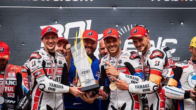 EWC第4戦ボルドール24時間耐久レースで4位に入り、2023世界耐久選手権チャンピオンを獲得したYamalube YART Yamaha EWC Official Team