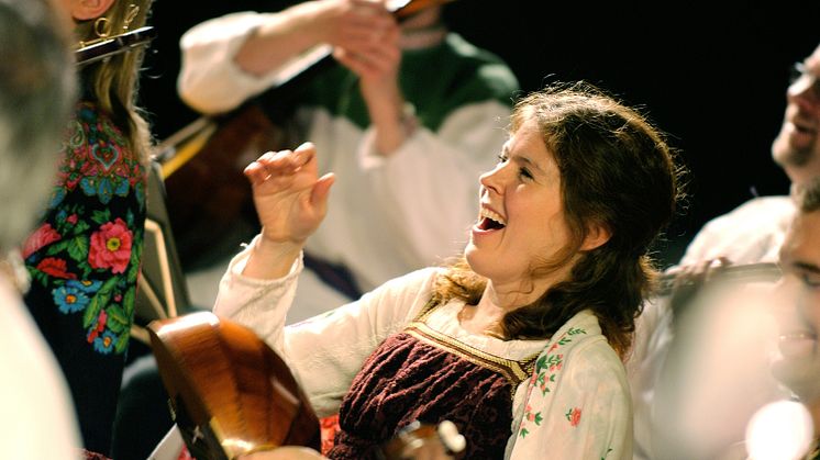 Minimalistiska kompositioner från Kina och lekfull orkester med ryska folkmusiktolkningar