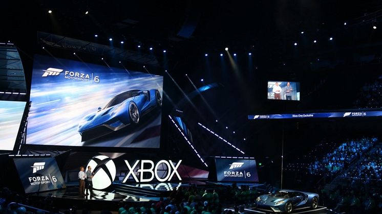 A Ford GT drámai hatású belépője a 2015-ös E3 játékkonferencián; Az autó a Forza Motorsport 6 exkluzív sztárja