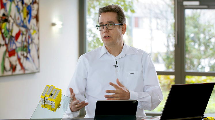 Carsten Gregorius är TUV certfierad säkerhetsexpert och sitter med i många olika standardiseringsgrupper som för t.ex. ISO 13849