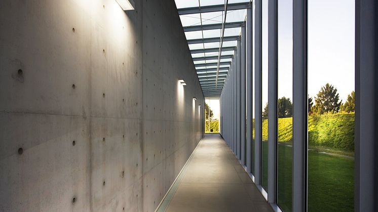 Concrete wall setting