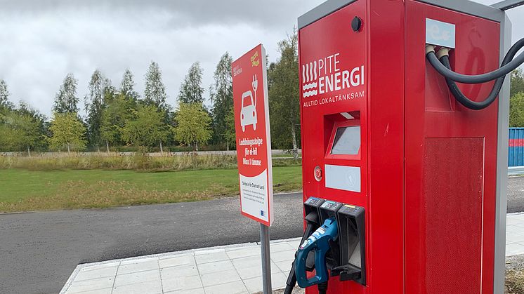 Snabbladdaren utanför vårt kontor på Västra Kajvägen