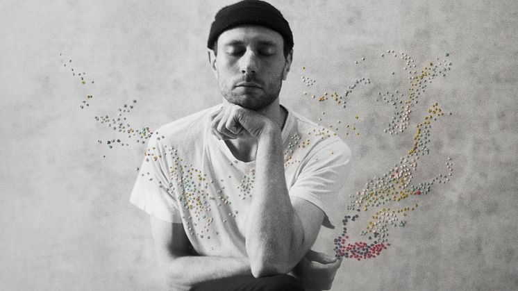 Novo Amor 3 - credit Dan Harris for photo and Aline Brant for embroidery