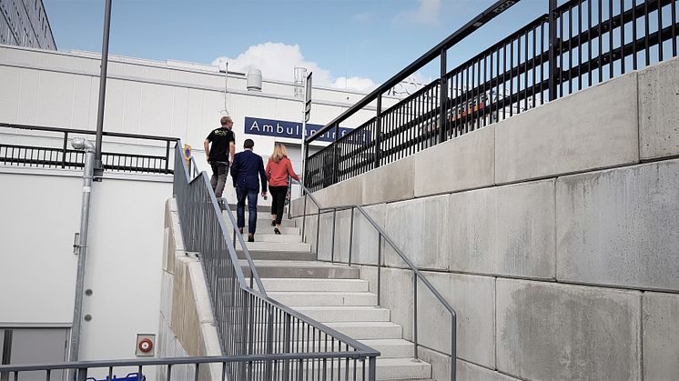 Ramp och terrasserande mur