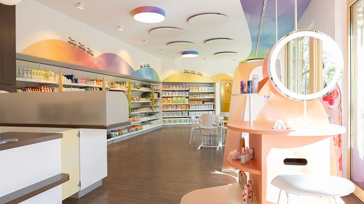 Saisonstart im Europa-Park mit neuem family&friends Store von dm