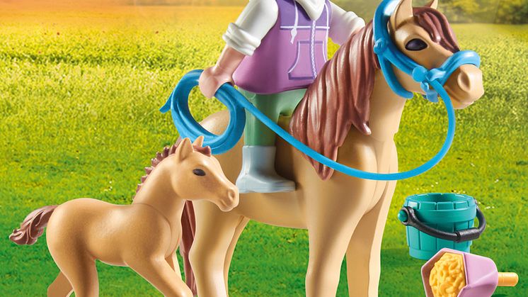 Kind mit Pony und Fohlen (71498) von PLAYMOBIL