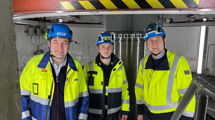 Kjetil Toverud, Andritz Hydro, Sander Øyhus Pihl, lærling og Alf Inge Berget, Ringerikskraft i Hønefoss kraftstasjon