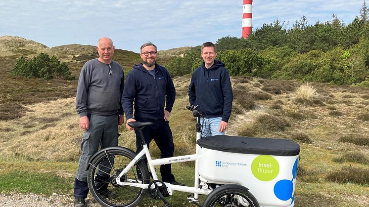 Auf der Insel Amrum nutzen unsere Kollegen jetzt ein klimafreundliches Elektro-Lastenrad.