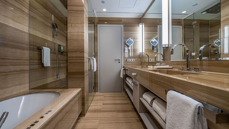 As here in the Maritim Hotel Ingolstadt, Bavaria, guests will soon be able to use the environmentally friendly Babor soap dispensers in all German Maritim Hotels.