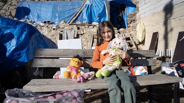 CH1948224_Aslı 9, with her favorite doll