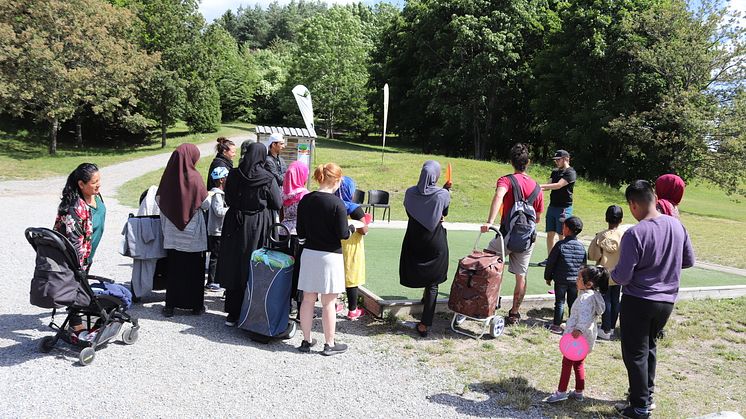 Intresset för discgolf växer lavinartat. Den populära Järvabanans 25:e säsong slog rekord med 30 000 betalande besökare. Föreningar från Järva spelade gratis.