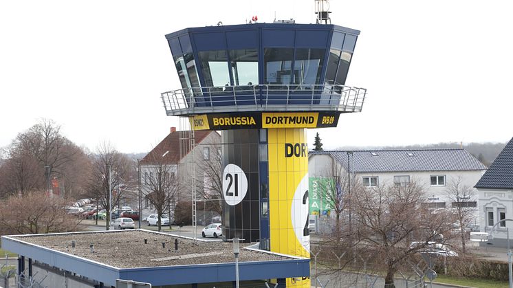 Auch von der Startbahn aus sieht man die Partnerbotschaft