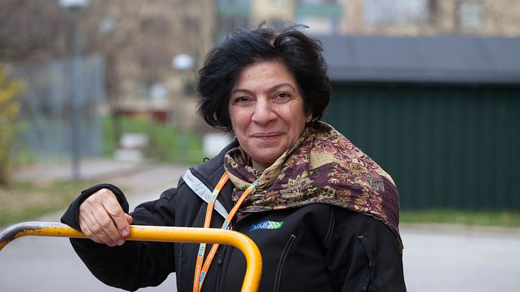 Ikhlas Ramadan är arbetsledare för kvinnorna som har tagit över skötseln av MKBs fastigheter i Bellevuegården. Foto: Gugge Zelander.