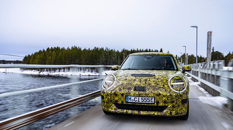 Neste generasjon elektriske MINI testes på nordisk is og snø