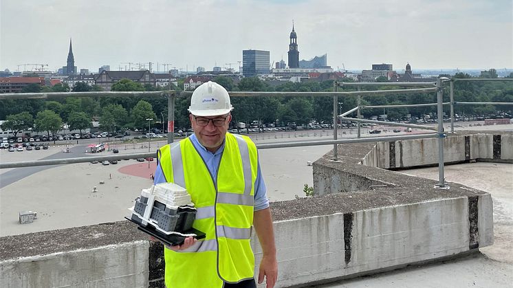 Ronny Erfurt, verantwortlicher Projektleiter und Geschäftsführer des Freiberger Architekturbüros „phase 10“, führte 40 begeisterte Architekturinteressierte durch die Bunkeraufstockung.