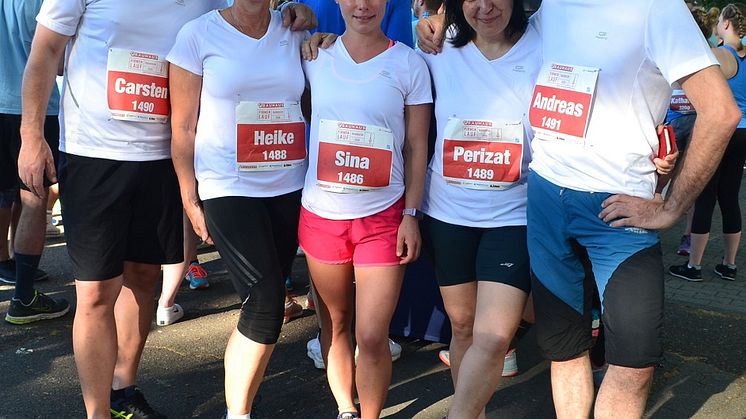 Fröhlich vor dem Start (v.Li.): Carsten Wawra, Heike Bürkle, Sina Blattner, Perizat Daglioglu, Andreas Zimber. Foto: Franz Motzko.