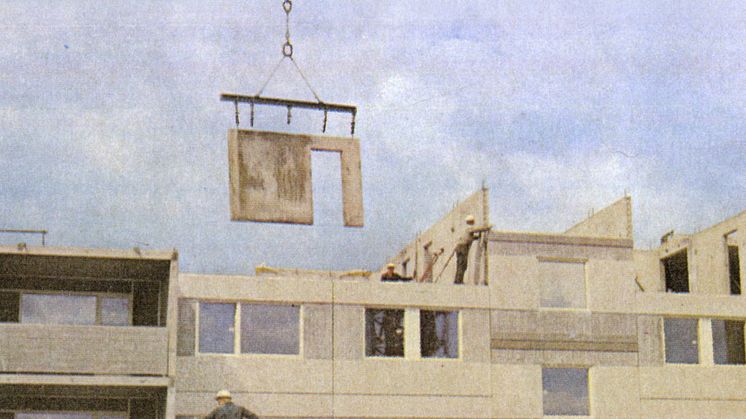 Välfärdselement. "Från stommontagearbete" ur Råslättsprojektet Projektering - Produktion av Lars Stalin, Jönköping, 1968.