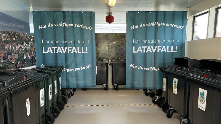 När sorteringskärlen står främst och restavfallskärlen längst in i miljörummet blir källsorteringen bättre. Bilden visar ett exempel på ett miljörum i Höganäs där konceptet redan testats med framgång. Foto: NSR AB