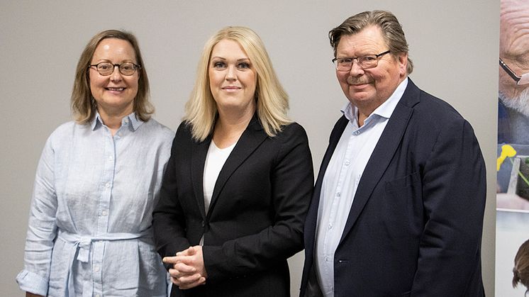 Elizabeth Hanson, socialminister Lena Hallengren och Lennart Magnusson vid fredagens möte. Foto: Jonas Nilsson