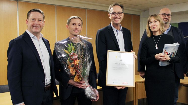 Fr v: Per Vorberg (M), kommunalråd, Daniel Kjellberg, chefredaktör på tidningen Råd & Rön, Jan Bertoft, generalsekreterare för Sveriges Konsumenter, Jennie Malmberg, redaktionschef på Råd & Rön och Patrik Linde (S), kommunalråd. 