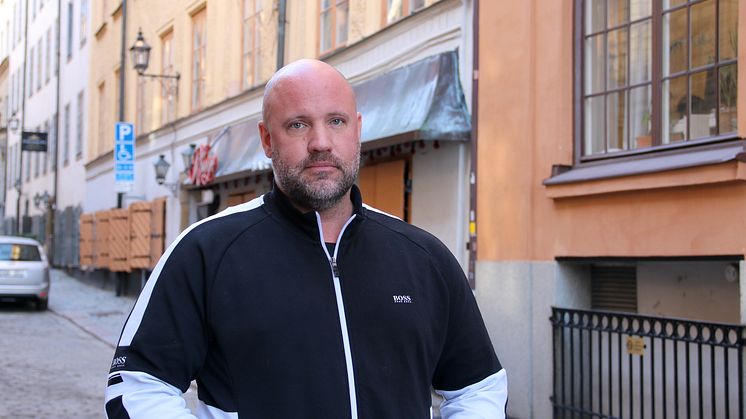 Daniel Edencrona som med hjälp av Centrum för rättvisa stämmer staten.