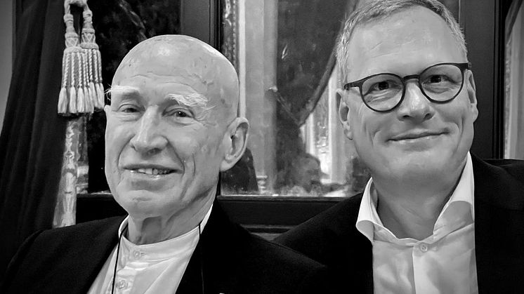 Sebastião Salgado und Carsten Schildknecht am Rande des Amazonia Foto-Musik-Projekts in Frankfurt.