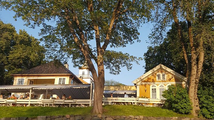 Friluftskafeen Larsstua tilhørende Herregårdskroen ved Frogner Hovedgård. Foto: Oslo Kommune