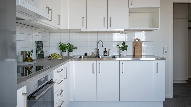 Studenterna på Röntgenvägen 5 i Flemingsberg är nöjda med sina nya kök efter fastighetsbolaget Huges renovering.