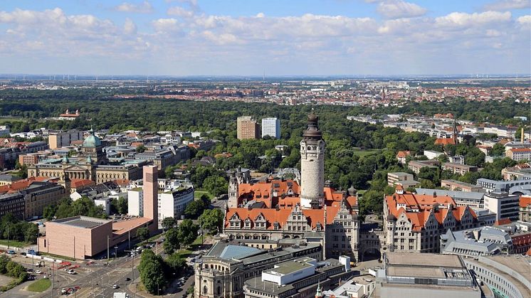 Leipzig-Panorama mit Bundesverwaltungsgericht, Kath. Propsteikirche St. Trinitatis und Neuem Rathaus