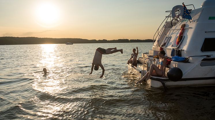 Hausboottour im Ruppiner Seenland: Ferienspaß für die ganze Familie (TMB-Fotoarchiv/Yorck Maecke)