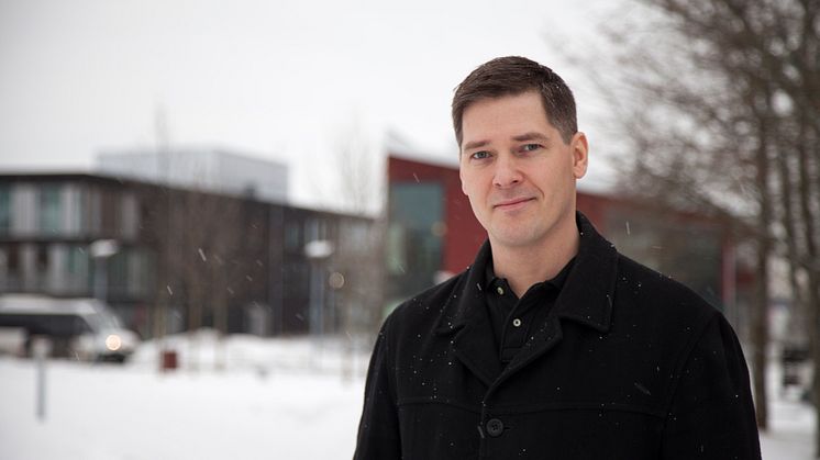 Vi måste först testa och verifiera system, arbetssätt och maskiner innan vi kan ställa generella krav på eldrivna maskiner, säger Magnus Lindgren på Trafikverket. Bild: Trafikverket